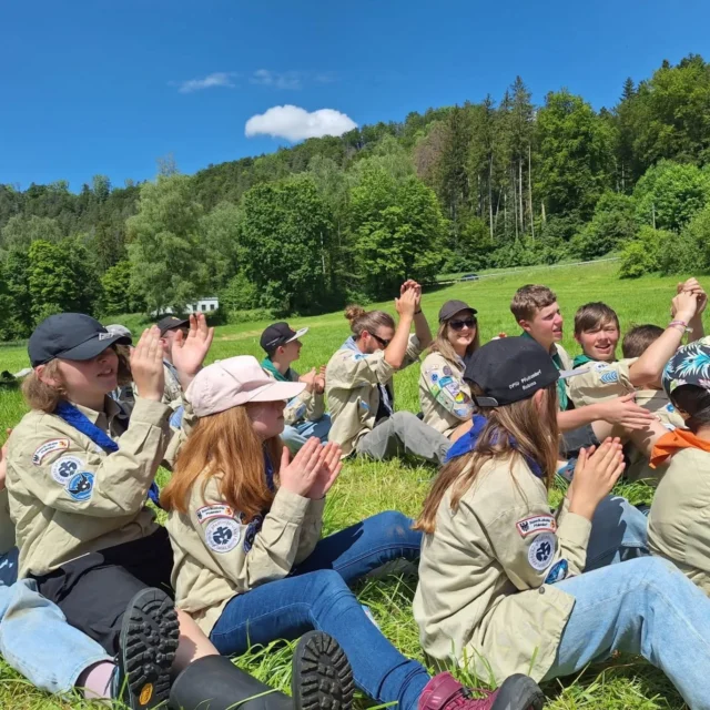 Heute feiern wir Thinkingday, den Weltpfadfindertag!
🧡💙💚❤️

Mit Fotos unseres Pfingst- und Sommerlagers 2024, wollen wir heute zum Weltpfadfindertag etwas in unseren Erinnerungen schwelgen. ☁️

Die Gemeinschaft des Pfadfindens und unsere gemeinsamen erlebten Abenteuer sind das, was uns aus macht. 
Wir knüpfen Freundschaften fürs Leben, probieren zusammen aus, entdecken, haben Spaß und verwirklichen Träume. 
Wir sind ein Teil einer unverwechselbaren weltweiten Jugendbewegung und sind stolz darauf. 🏕️

Happy Thinkingday ⚜️

#WTD2025 #dpsg #pfadfinder #scouts #dvfreiburg